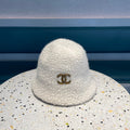 BUCKET HAT IN WHITE LAMB FUR 422035