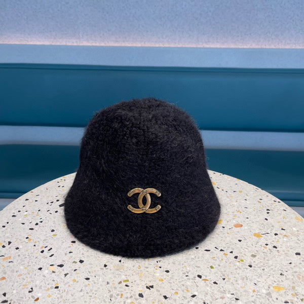BUCKET HAT IN BLACK LAMB FUR 422036