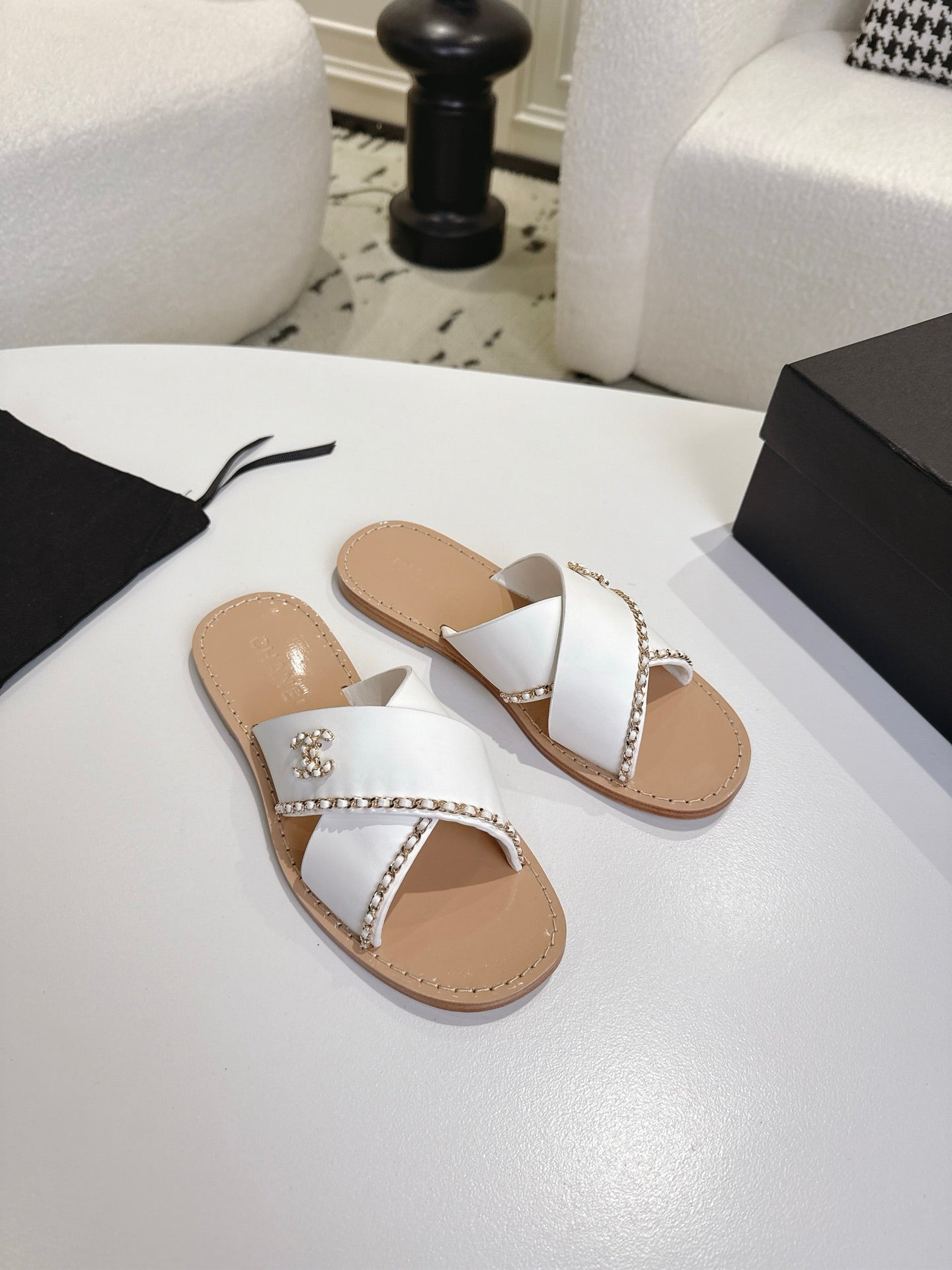 CC Cruise 2025/26 Mules White Light Beige Calfskin 570315