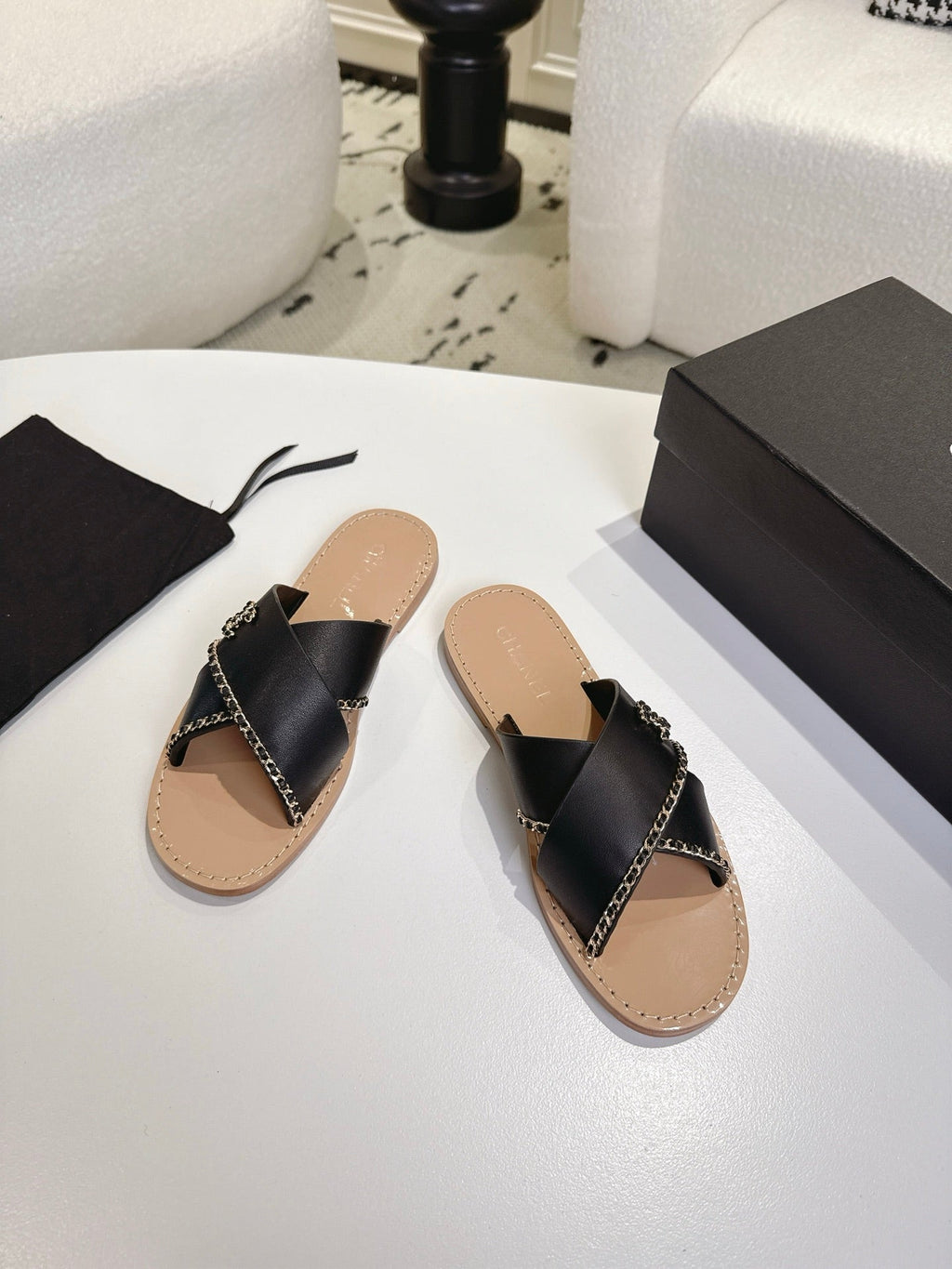 CC Cruise 2025/26 Mules Black Light Beige Calfskin 570316