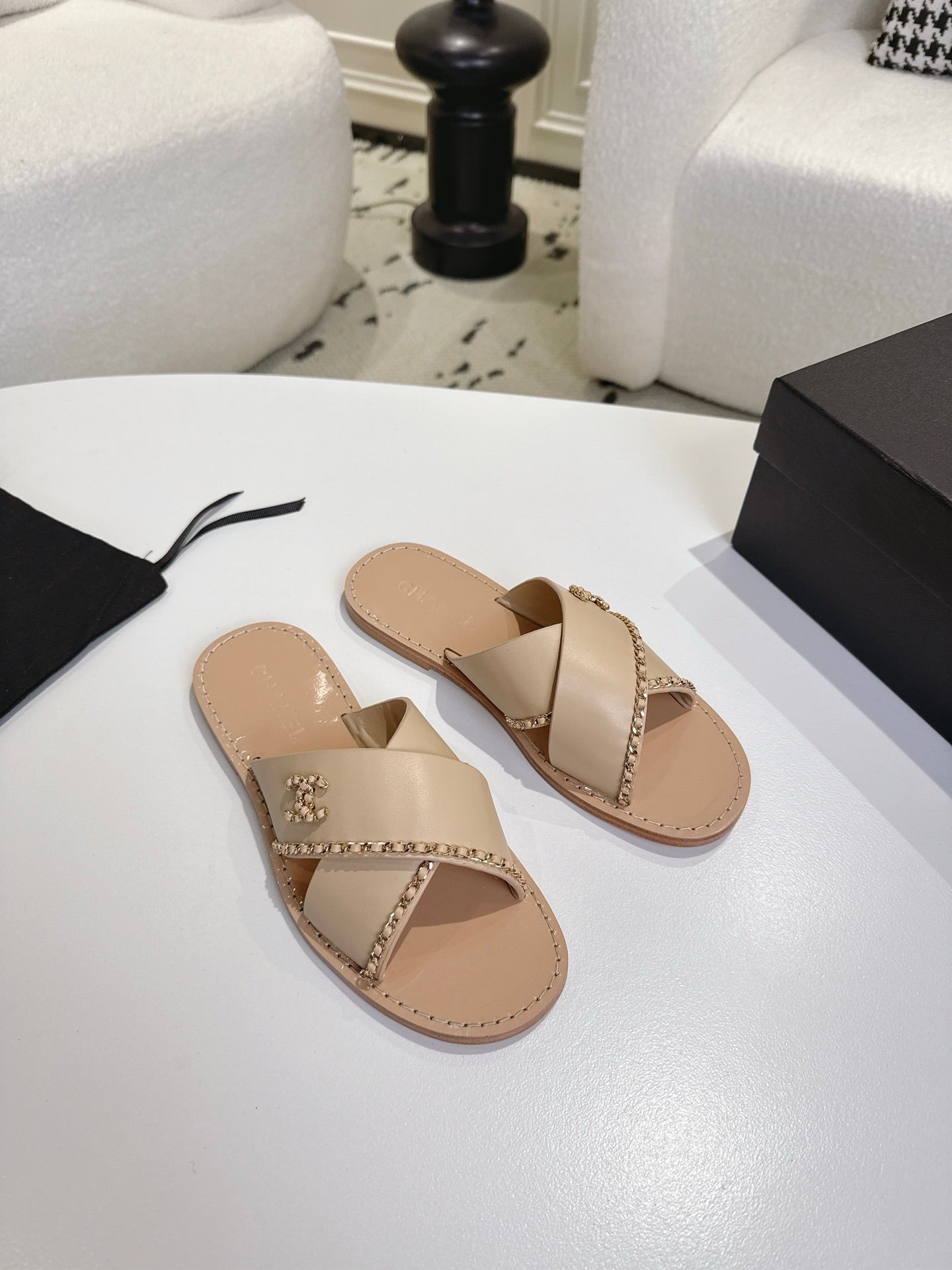 CC Cruise 2025/26 Mules Light Beige Calfskin 570317