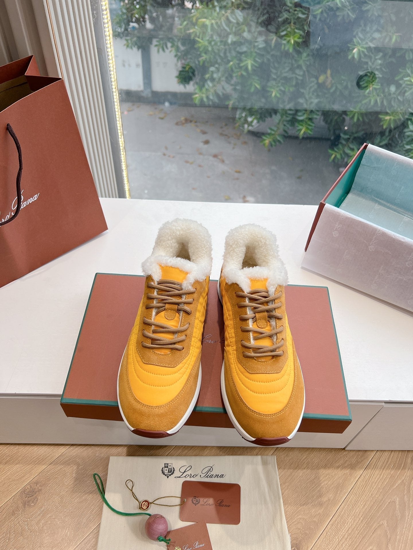 LP Weekend Walk Sneaker Yellow & Brown Fur Suede 549510