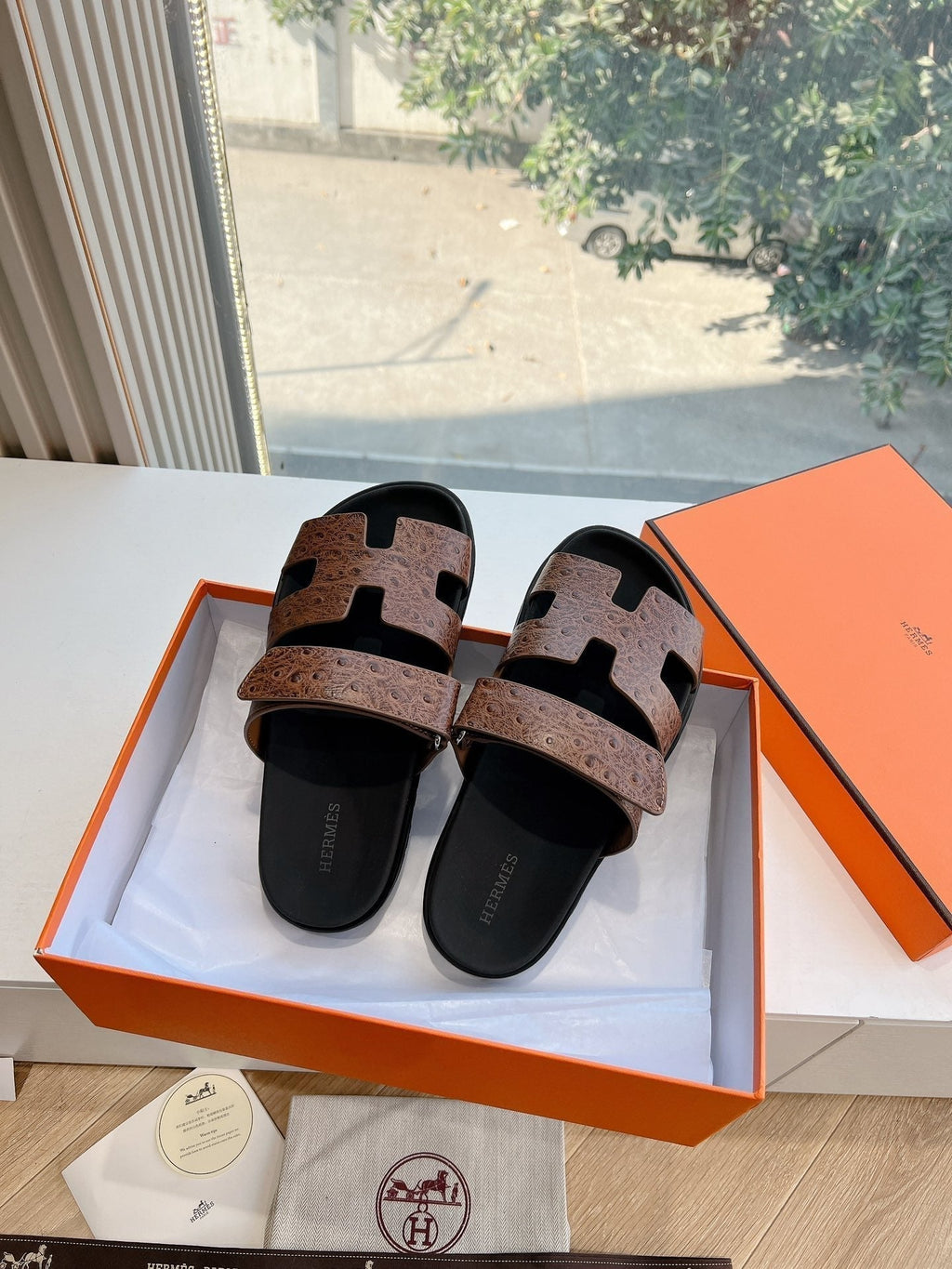 HM Chypre Sandal Walnut Brown Ostrich Leather 202803