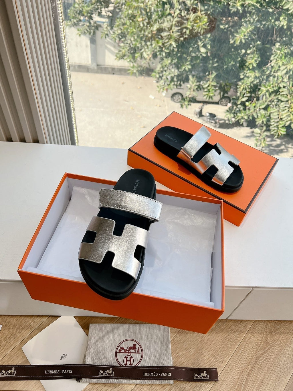 HM Chypre Sandal Silver Calfskin 202812