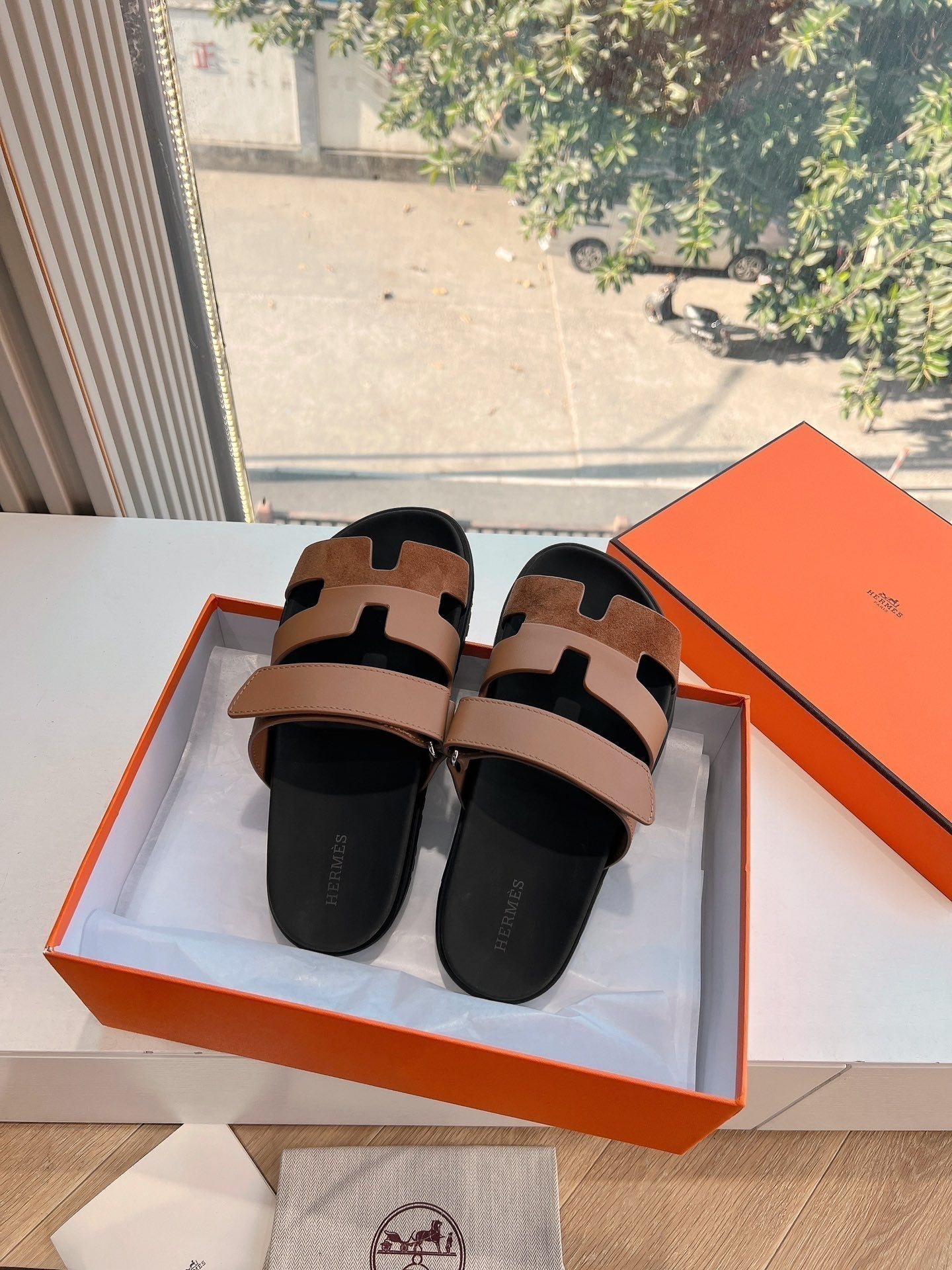 CHYPRE SANDAL IN BRONZE BROWN SUEDE AND CALFSKIN