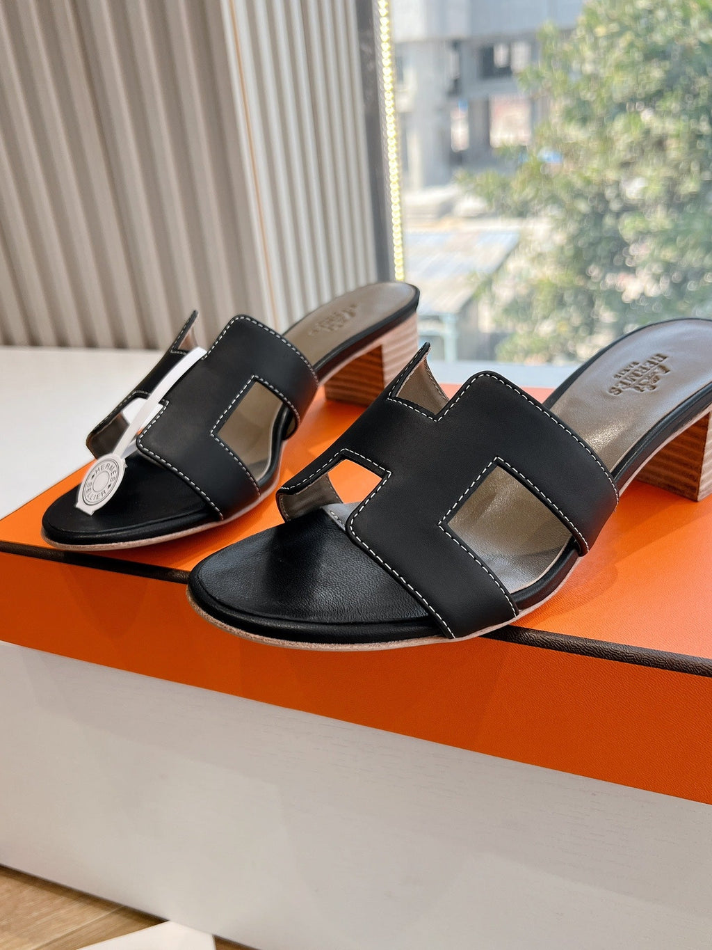 HM 25C Oasis sandal Noir Leather 202839