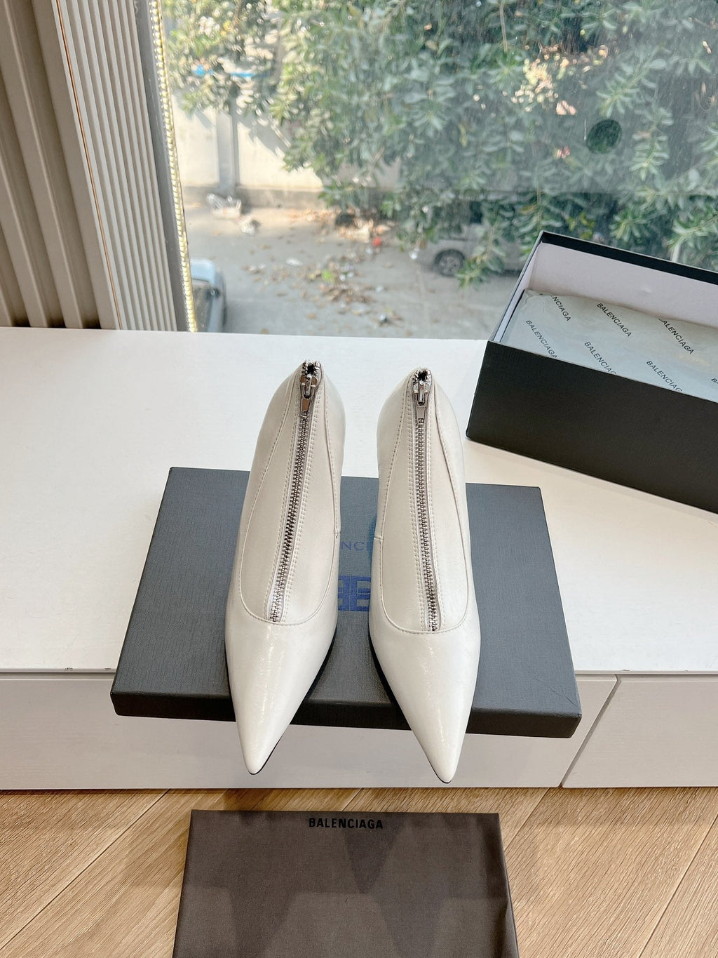ZIPPER POINTED-TOE HIGH PUMPS IN WHITE WAX-OIL SHEEPSKIN