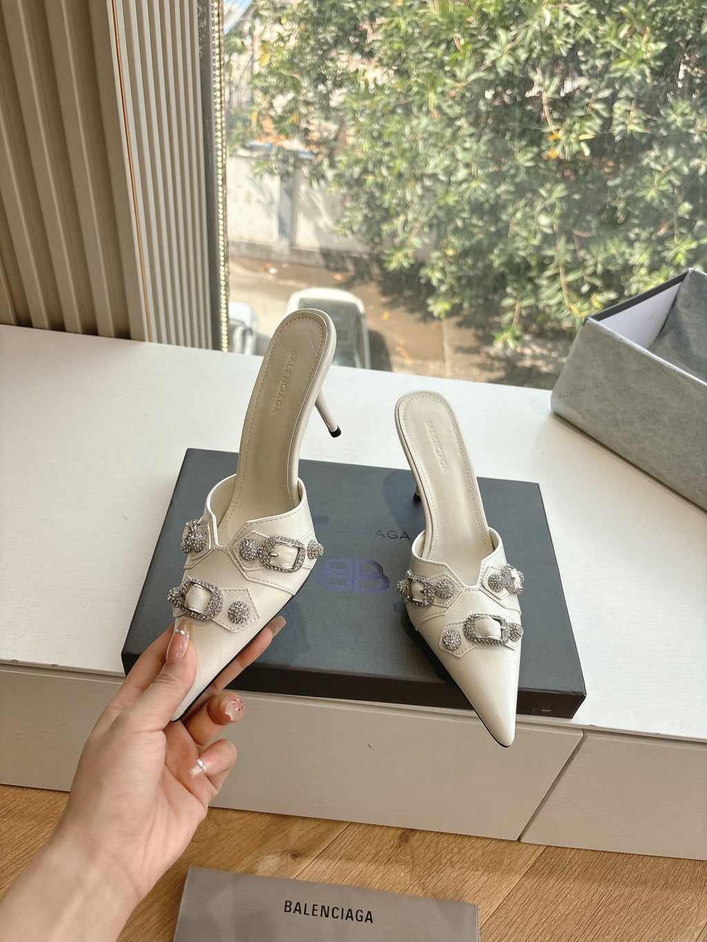 CRYSTAL BUCKLE WHITE CALFSKIN HEELED MULES