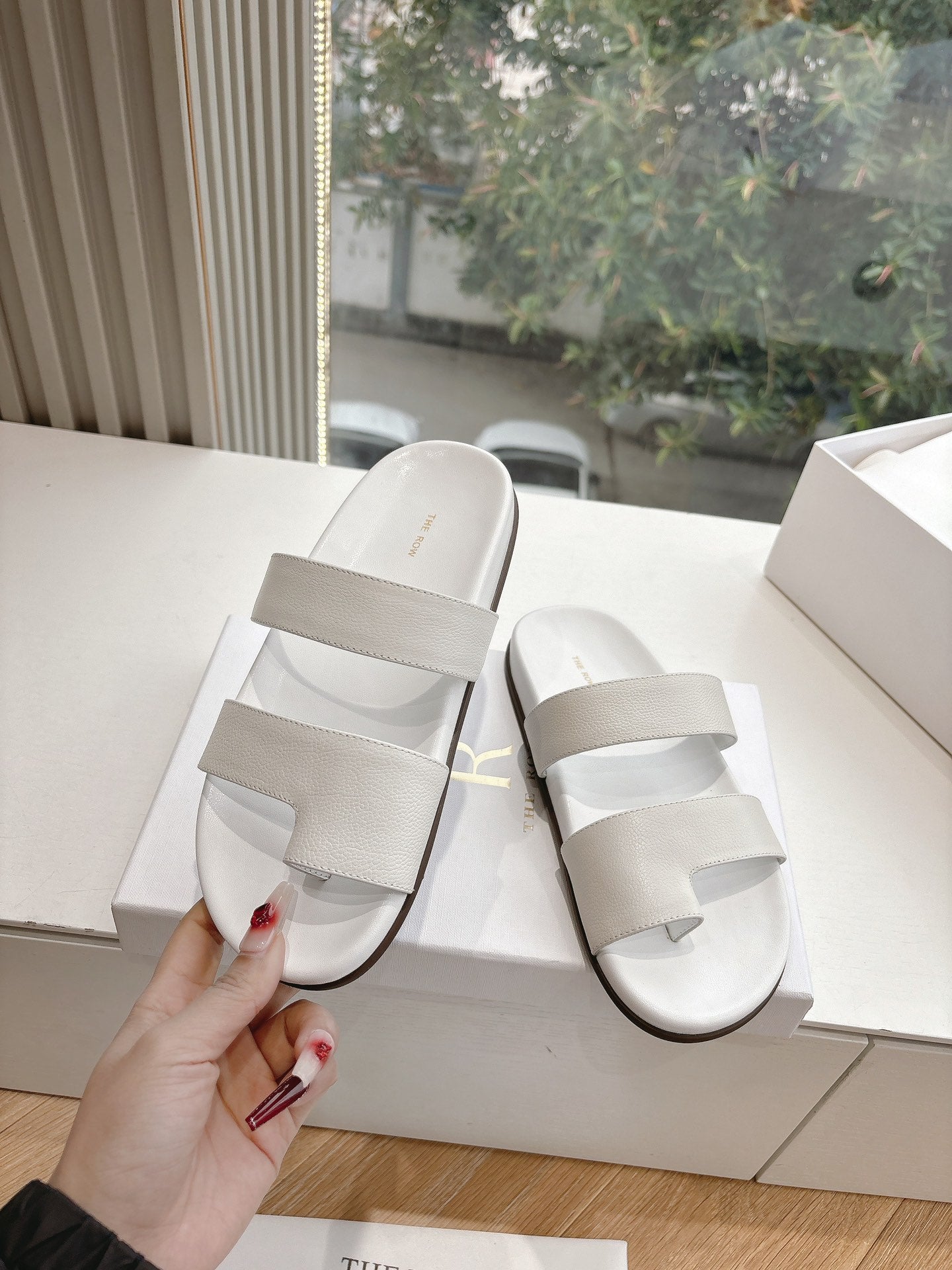Hugh Sandal in White Cowhide 286180