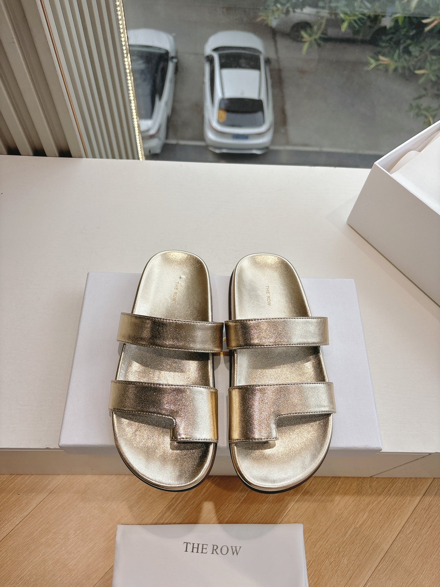 Hugh Sandal in Gold Metallic Cowhide 286182