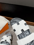 CHYPRE SANDAL WHITE CALFSKIN UNIQUE