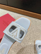 VLOGO CUT-OUT LIGHT BLUE CALFSKIN SLIDE SANDAL