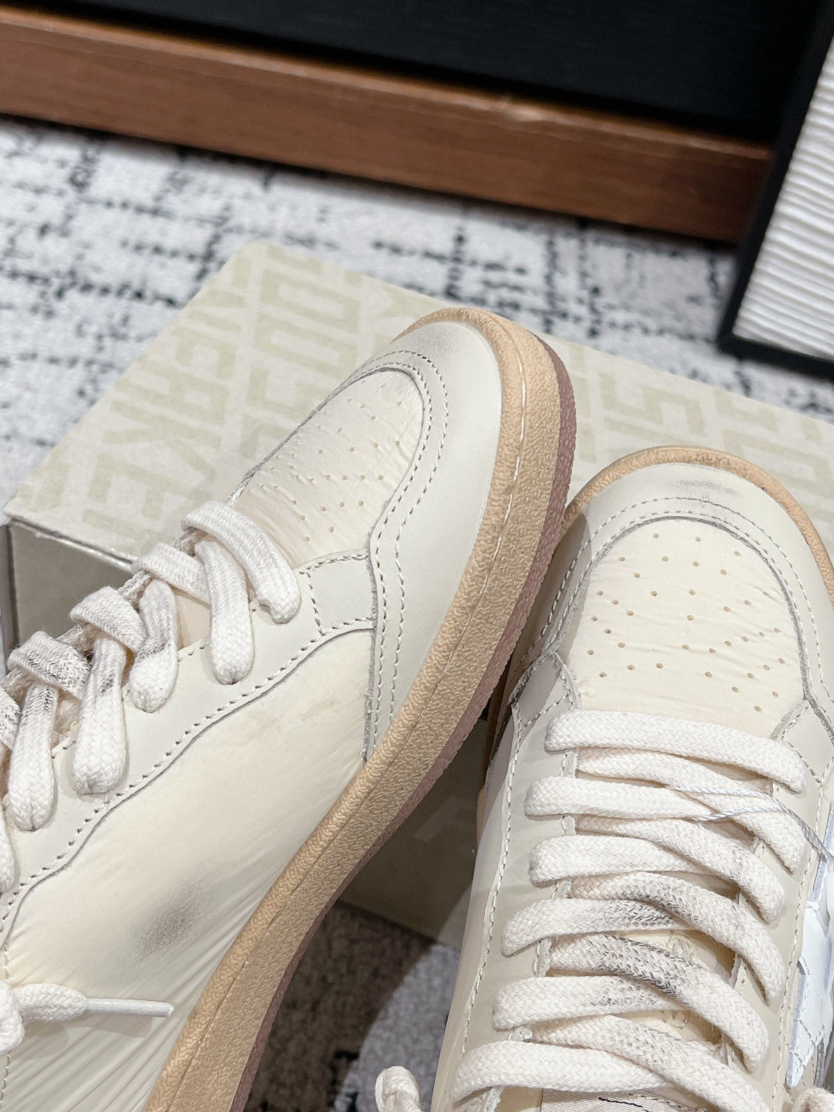 BALL STAR SNEAKERS BEIGE CALFSKIN WITH WHITE STAR