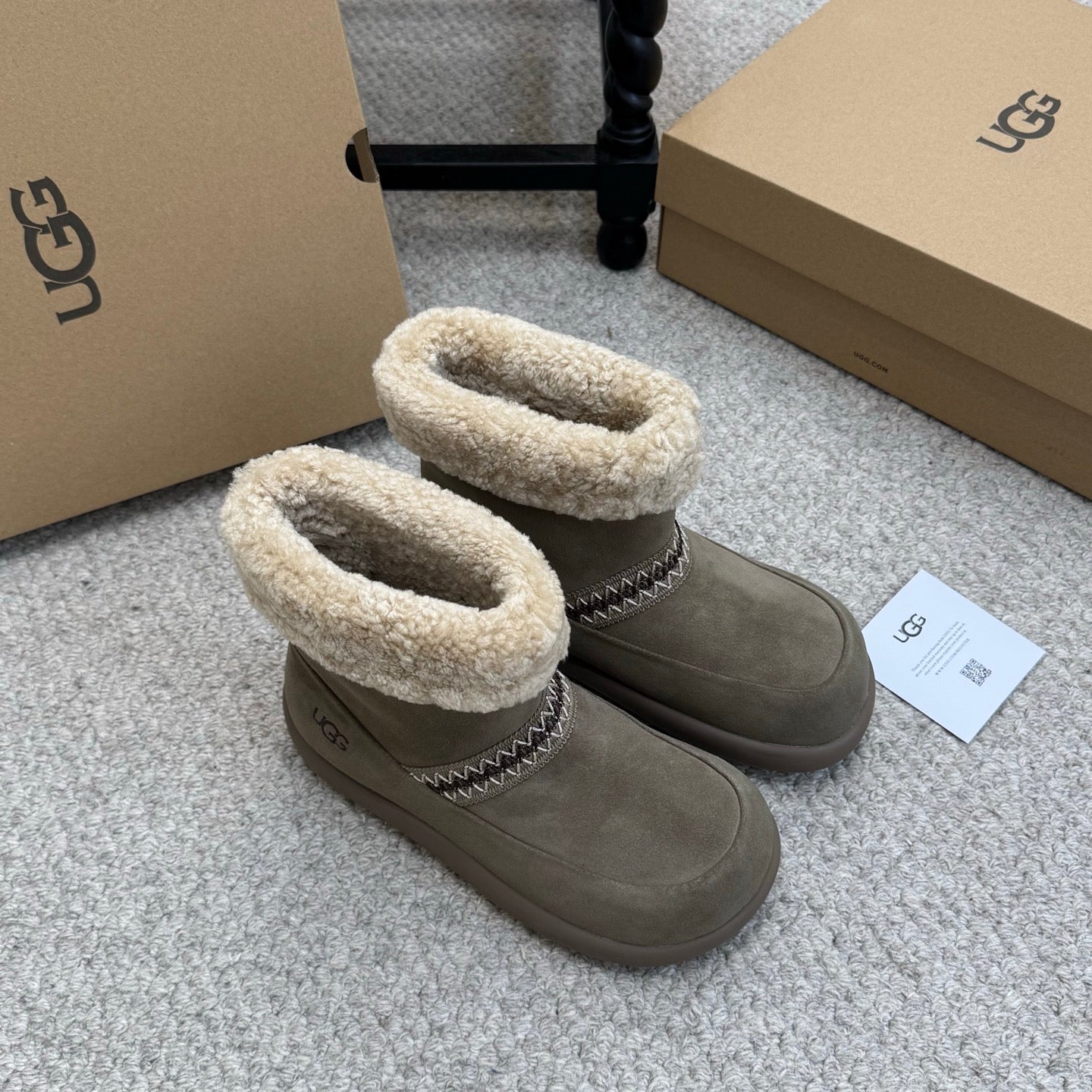 UGG 25ss Ankle Boots Muted Grey Sheep Fur Suede 523104