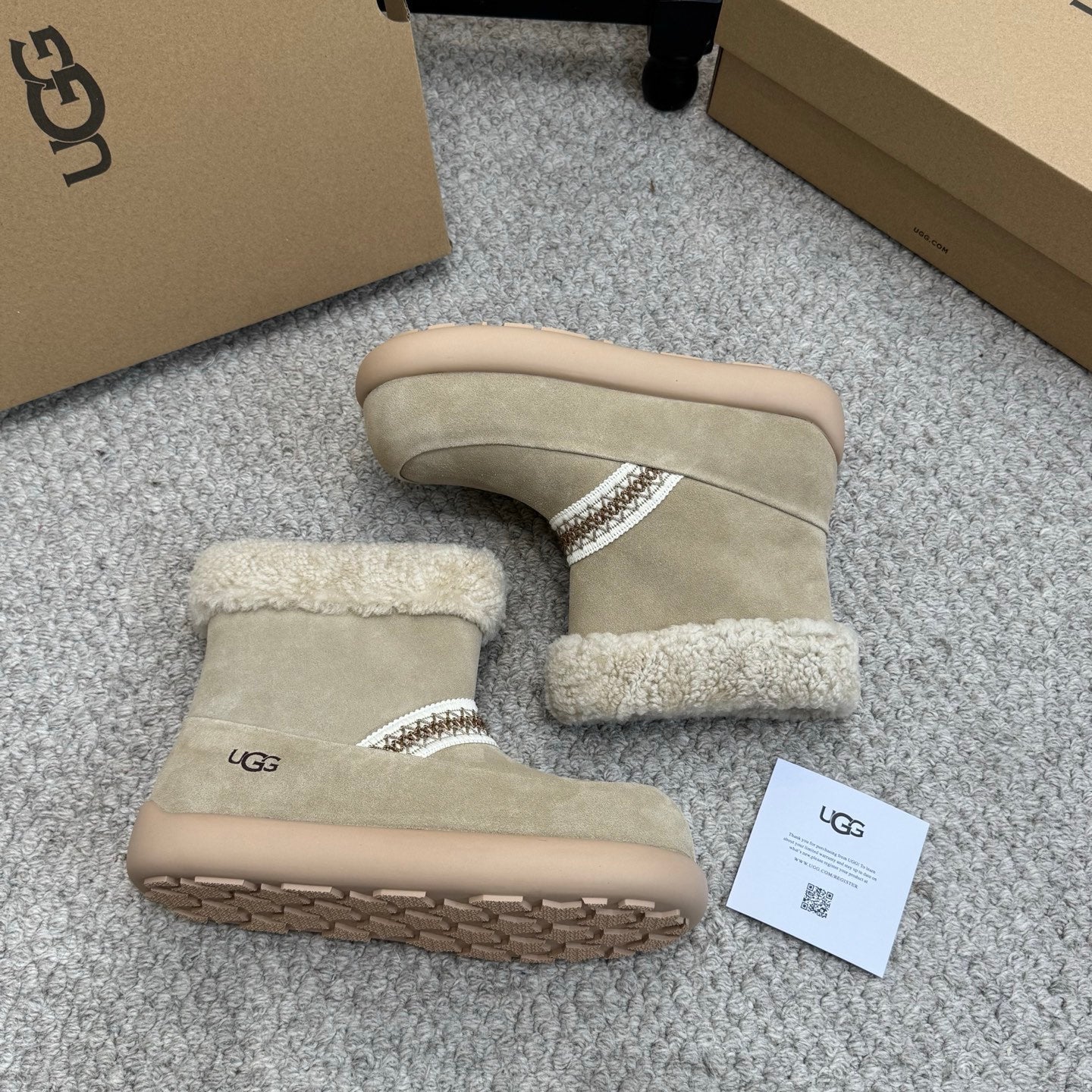 UGG 25ss Ankle Boots Taupe Sheep Fur Suede 523105
