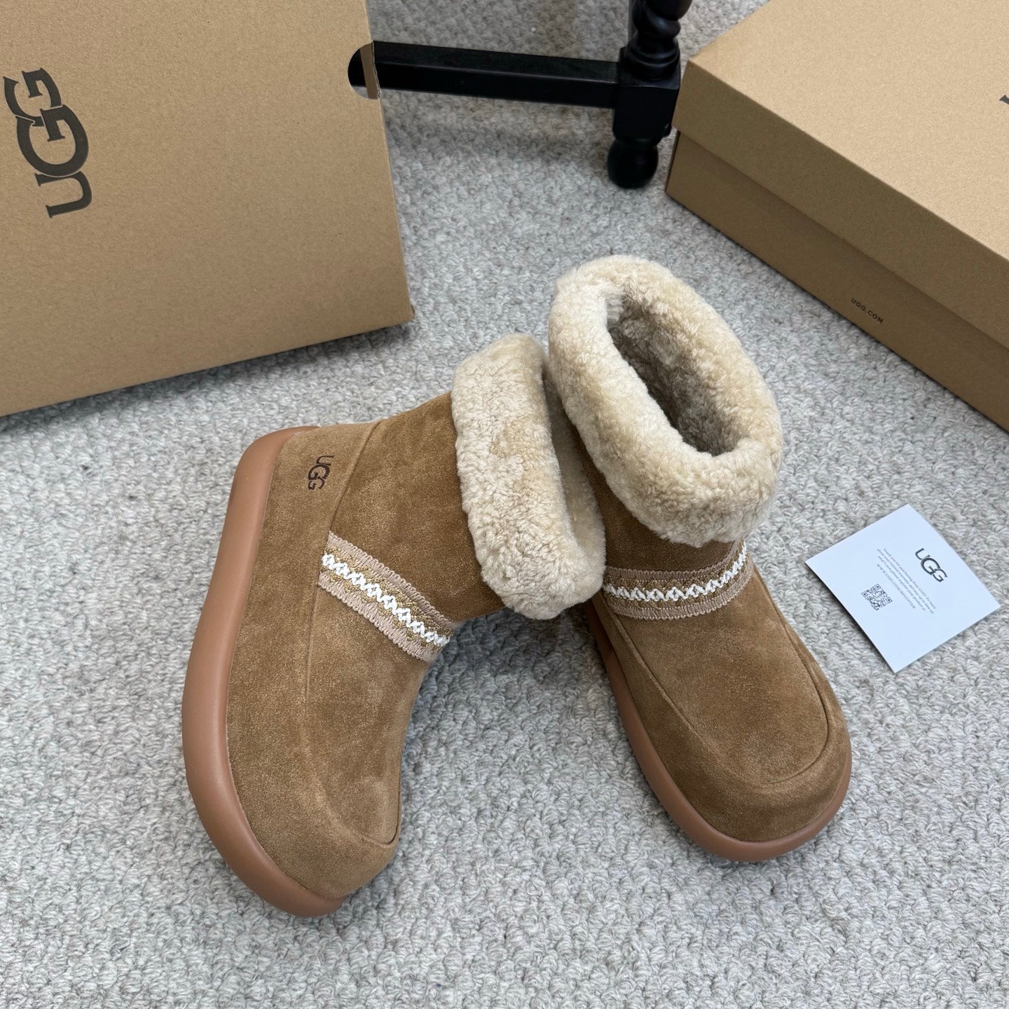 UGG 25ss Ankle Boots Brown Sheep Fur Suede 523106