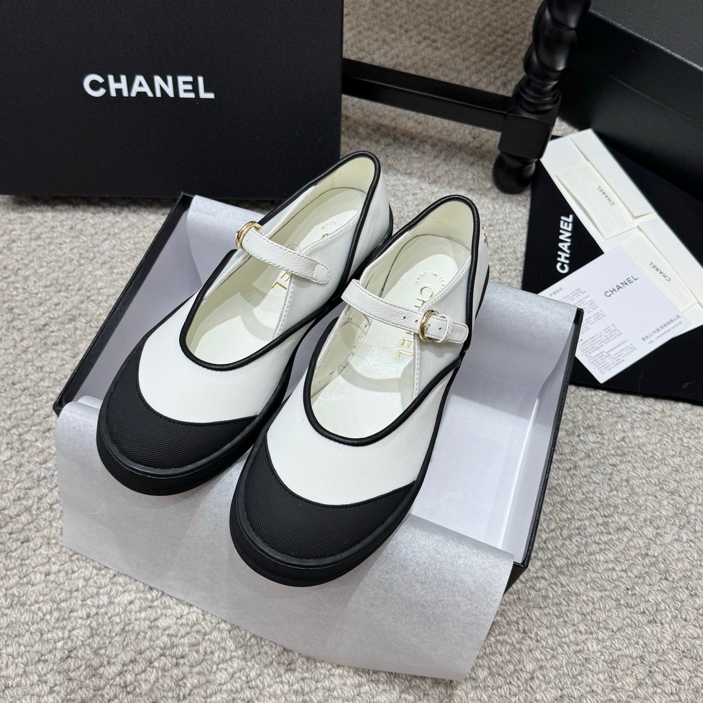 CC 26s Coco Beach Mary Janes Black White Fibers Rubber 767079