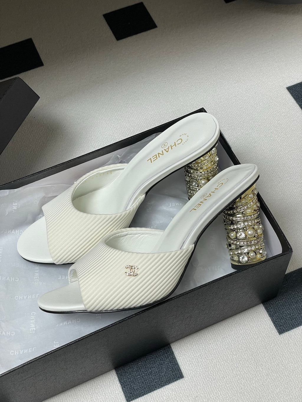 CC 25p Sandal Heel 8cm White Cloth