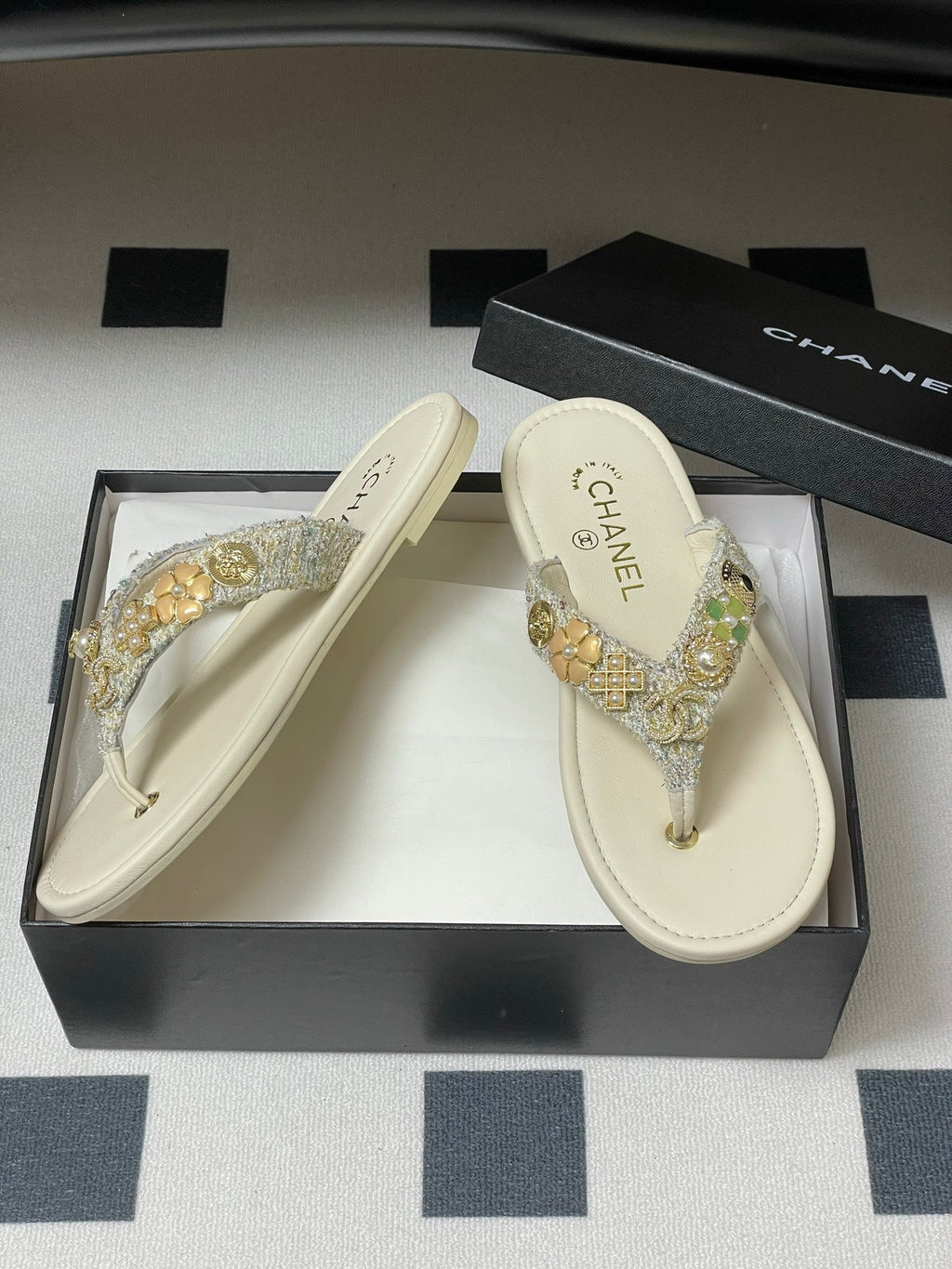 CC Spring-Summer 25P Thongs Cream Tweed anb Metal 247688