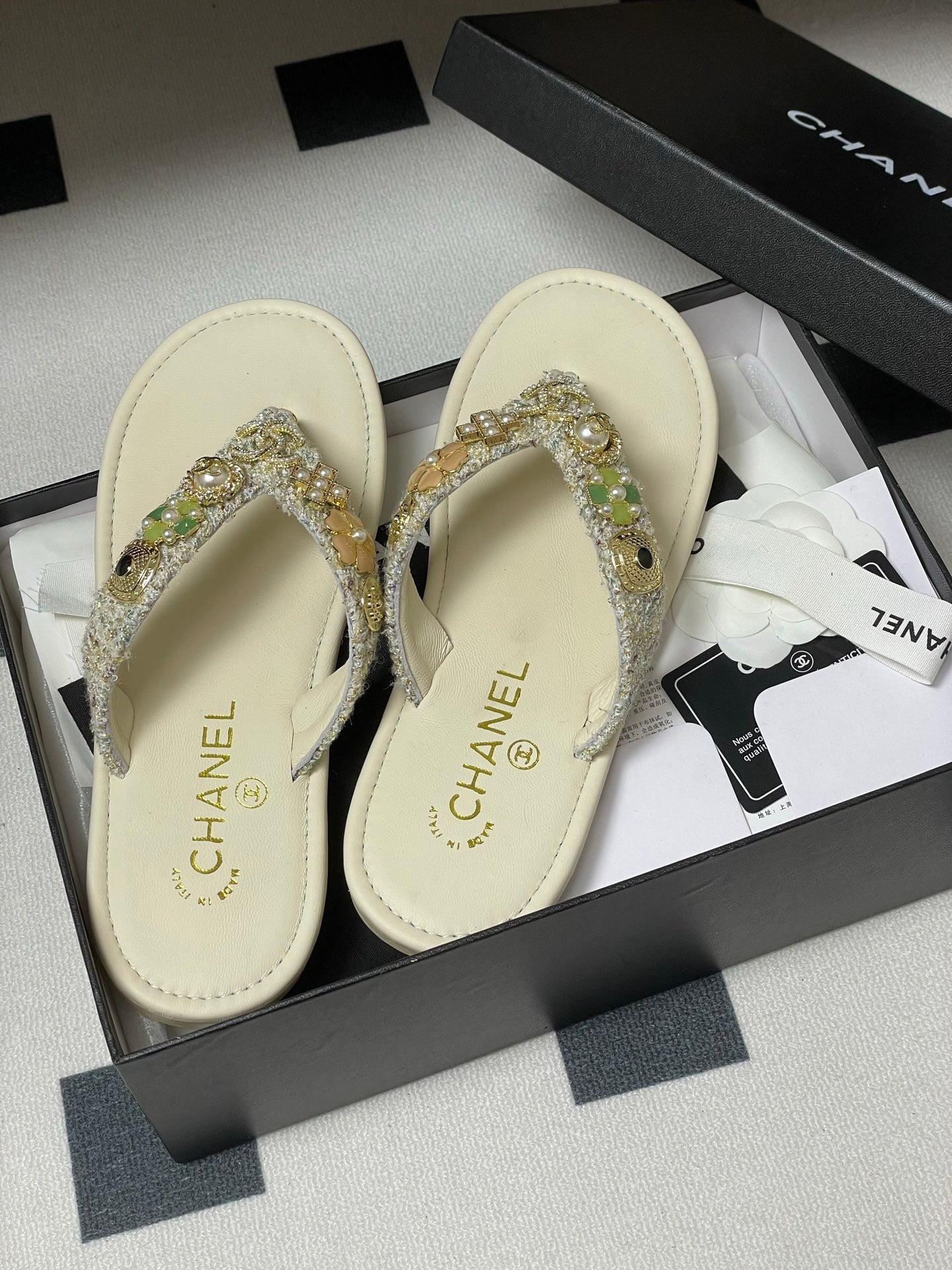 CC Spring-Summer 25P Thongs Cream Tweed anb Metal 247688