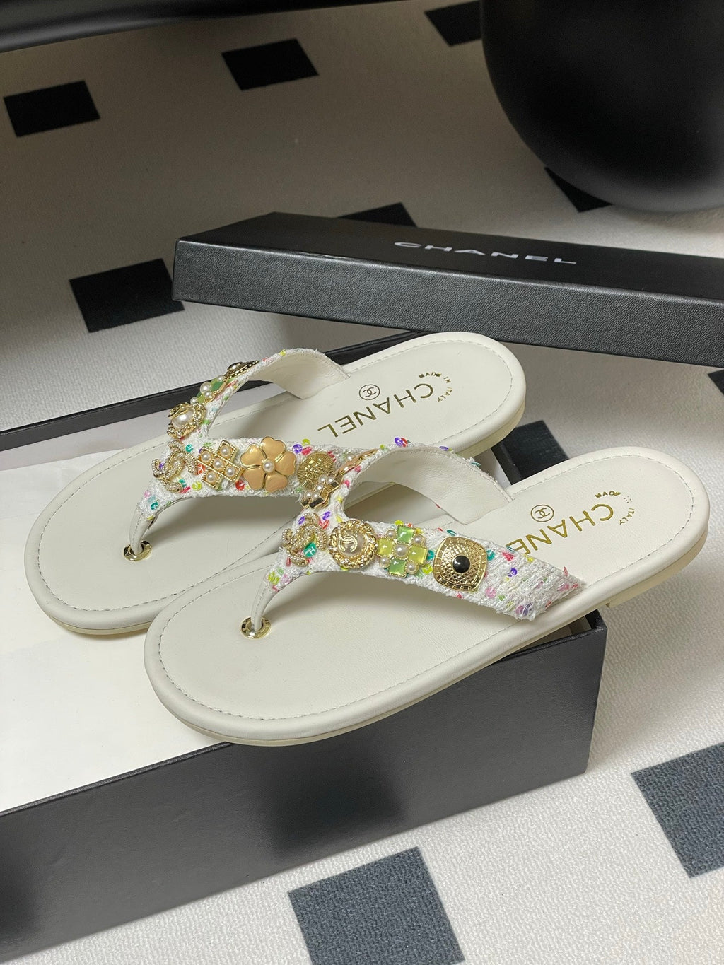 CC Spring-Summer 25P Thongs White Tweed anb Metal 247690