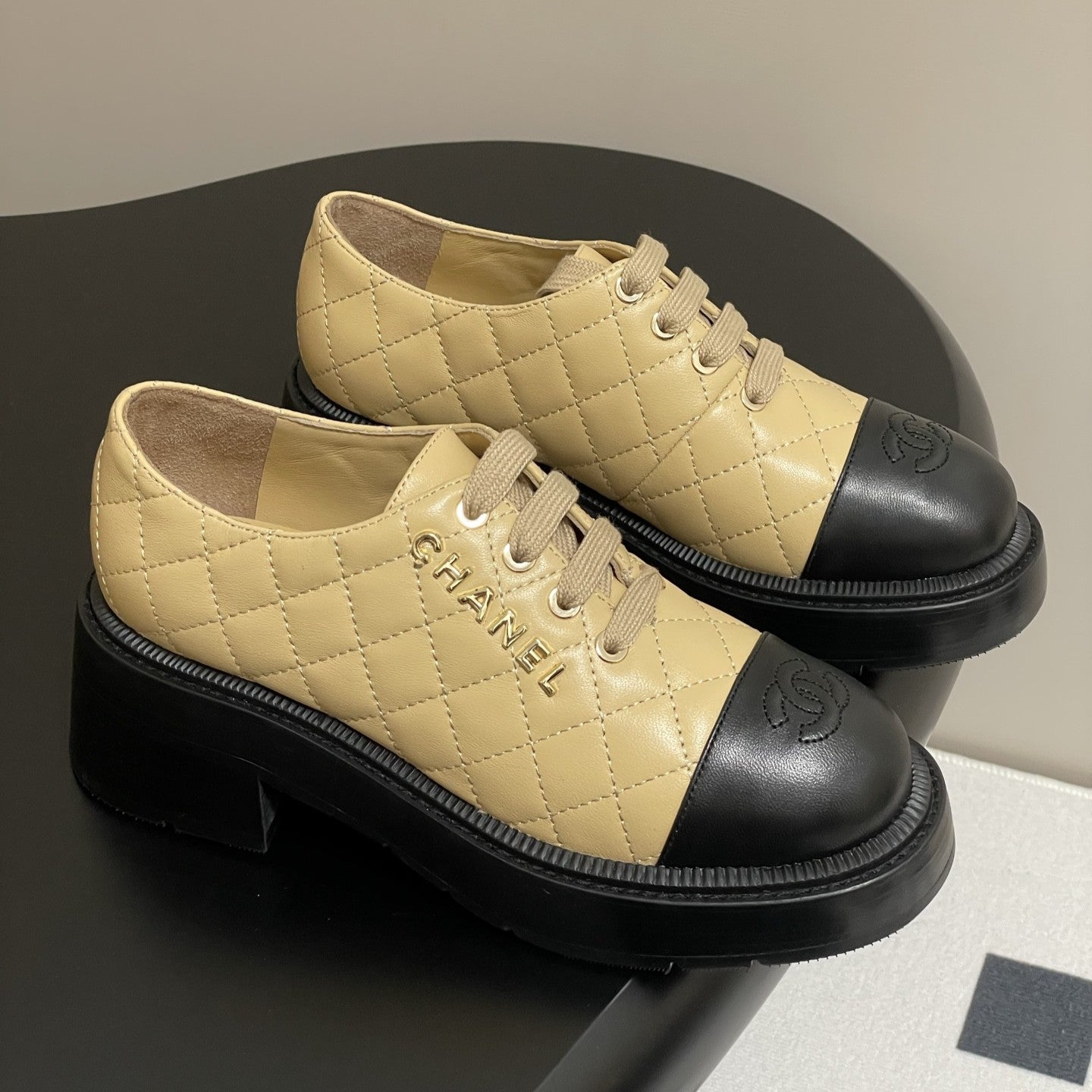 CC 25K Thick-Soled 45mm Loafer Beige Black Lambskin 247705