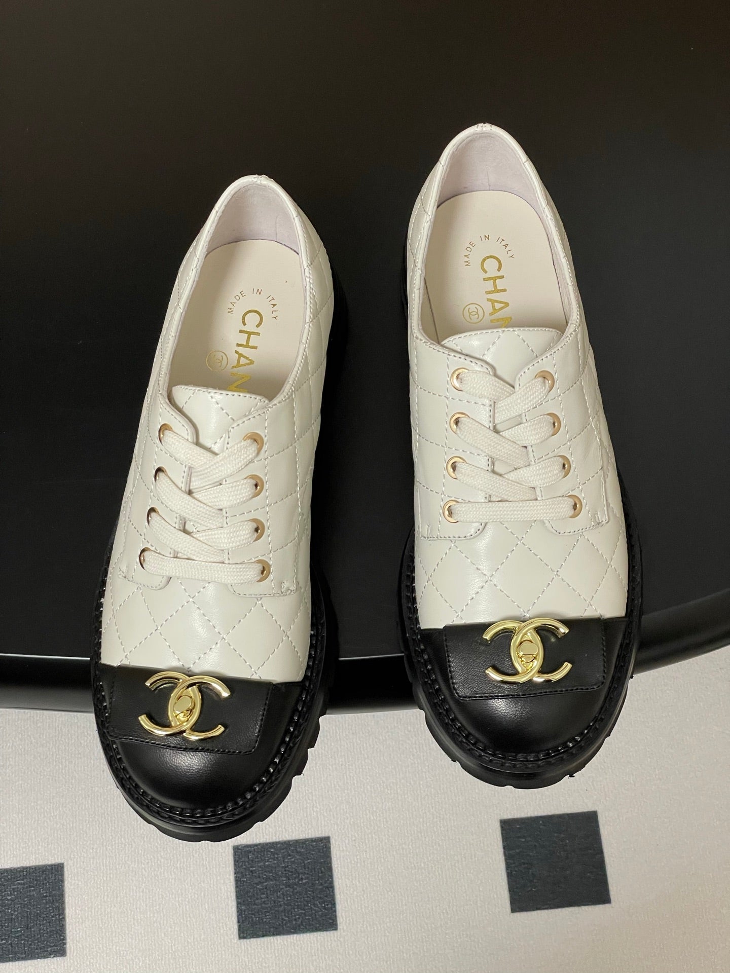 25K Double C Buckle Thick-Soled 25mm Loafer White Black Lambskin 247710