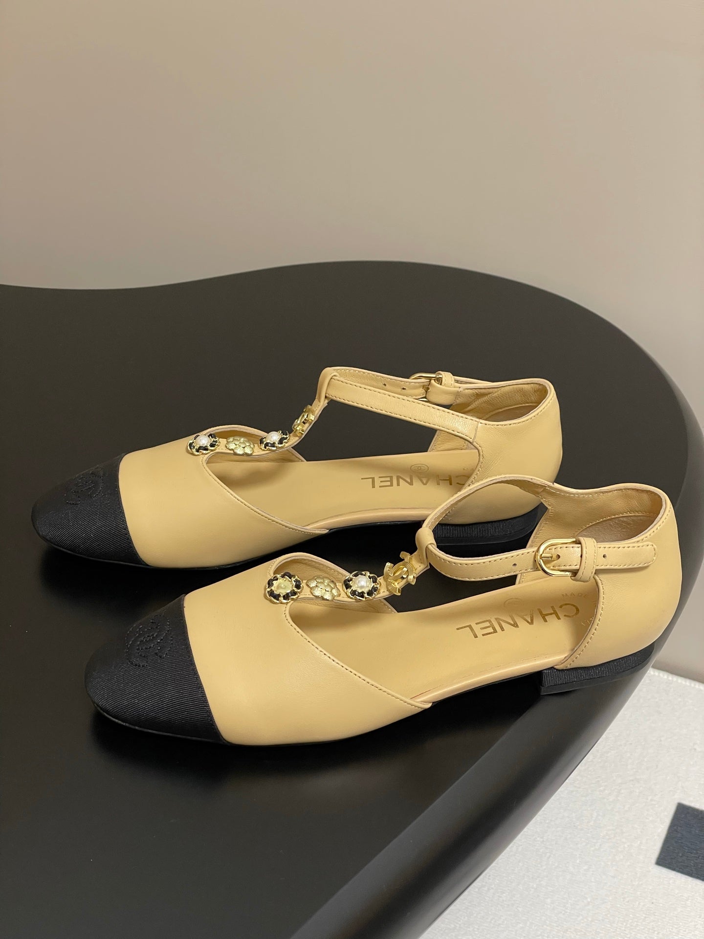 CC 25S Jewelry Double C Buckle T-Strap Mary Jane Beige Lambskin Black Grosgrain 247712
