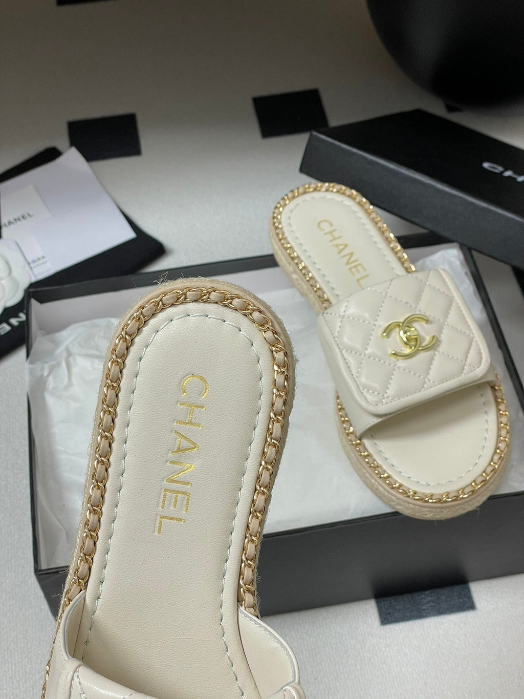CC 25S Chain Ring Edge Buckle Bag Mule Sandal White Sheepskin 247587