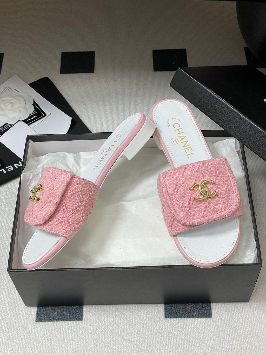 CC 25S Buckle Bag Mule Pink Fabric White Sheepskin 247599