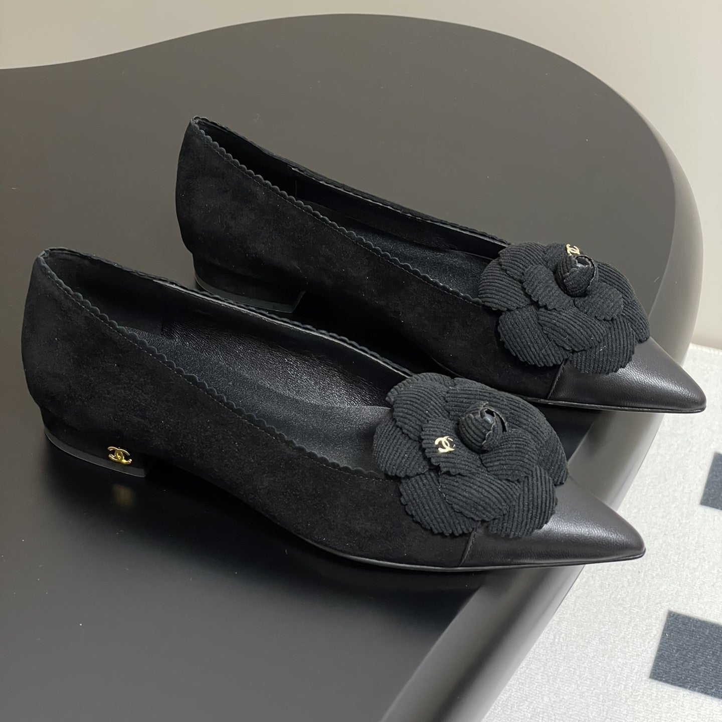 CC 25C Classic Camellia Pointed High Heels Flat 15mm Black Suede 247610