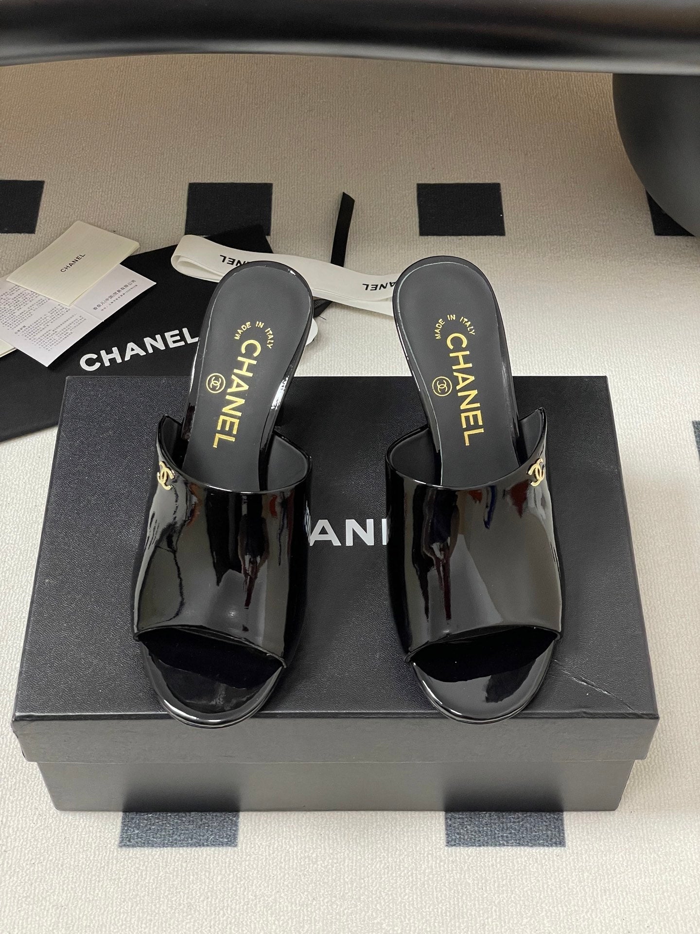 CC 26 Fish Mouth Honey High Heel Slippers 85mm Black Patent Leather 319760