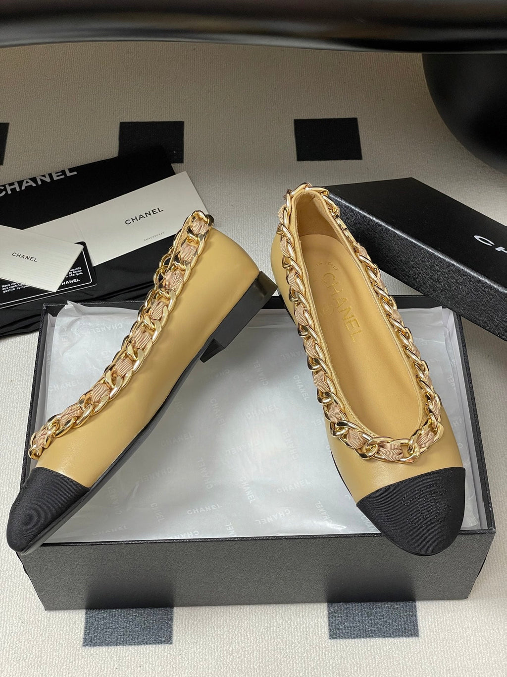 Chanel 25A Ballet Flats Big Chain Double C Beige Black Sheepskin 393818