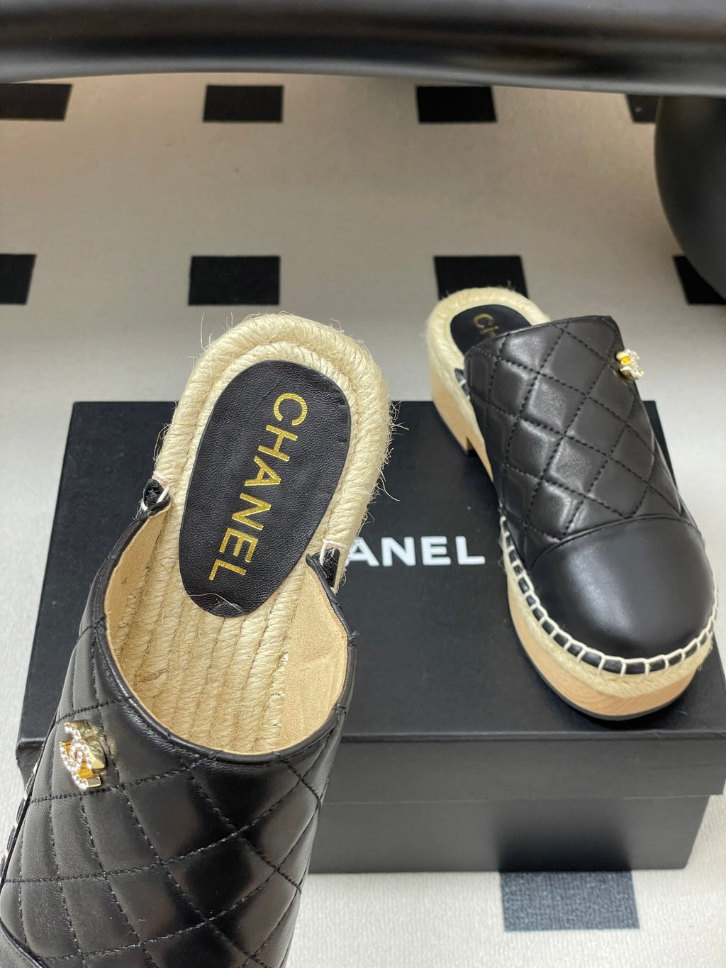 CC 25A Clog Slippers 40mm Black Quilted Lambskin 393951