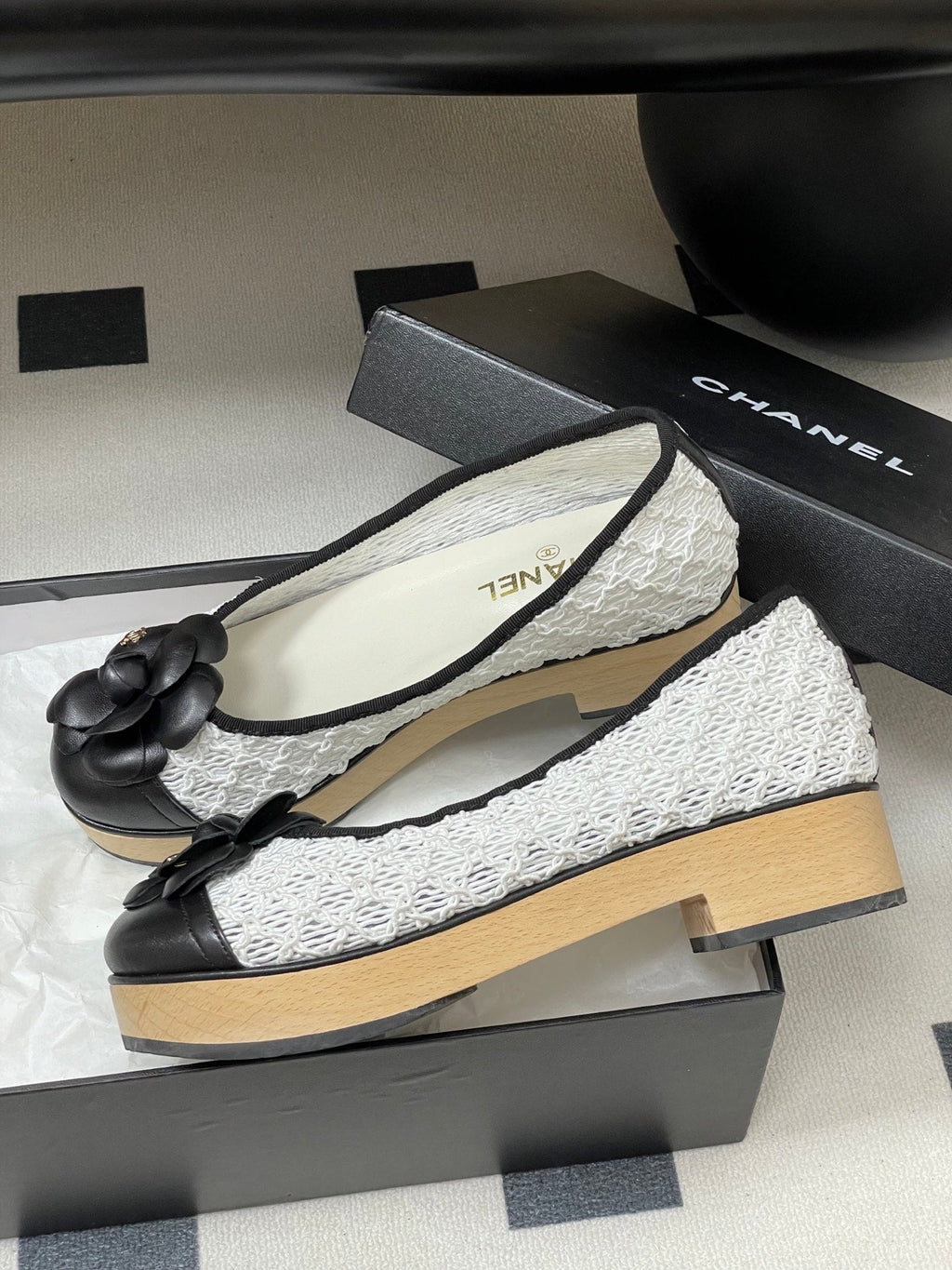 CC 25A Camelia Thick-Soled Shoe 40mm White Lace Mix Black Sheepskin 393958