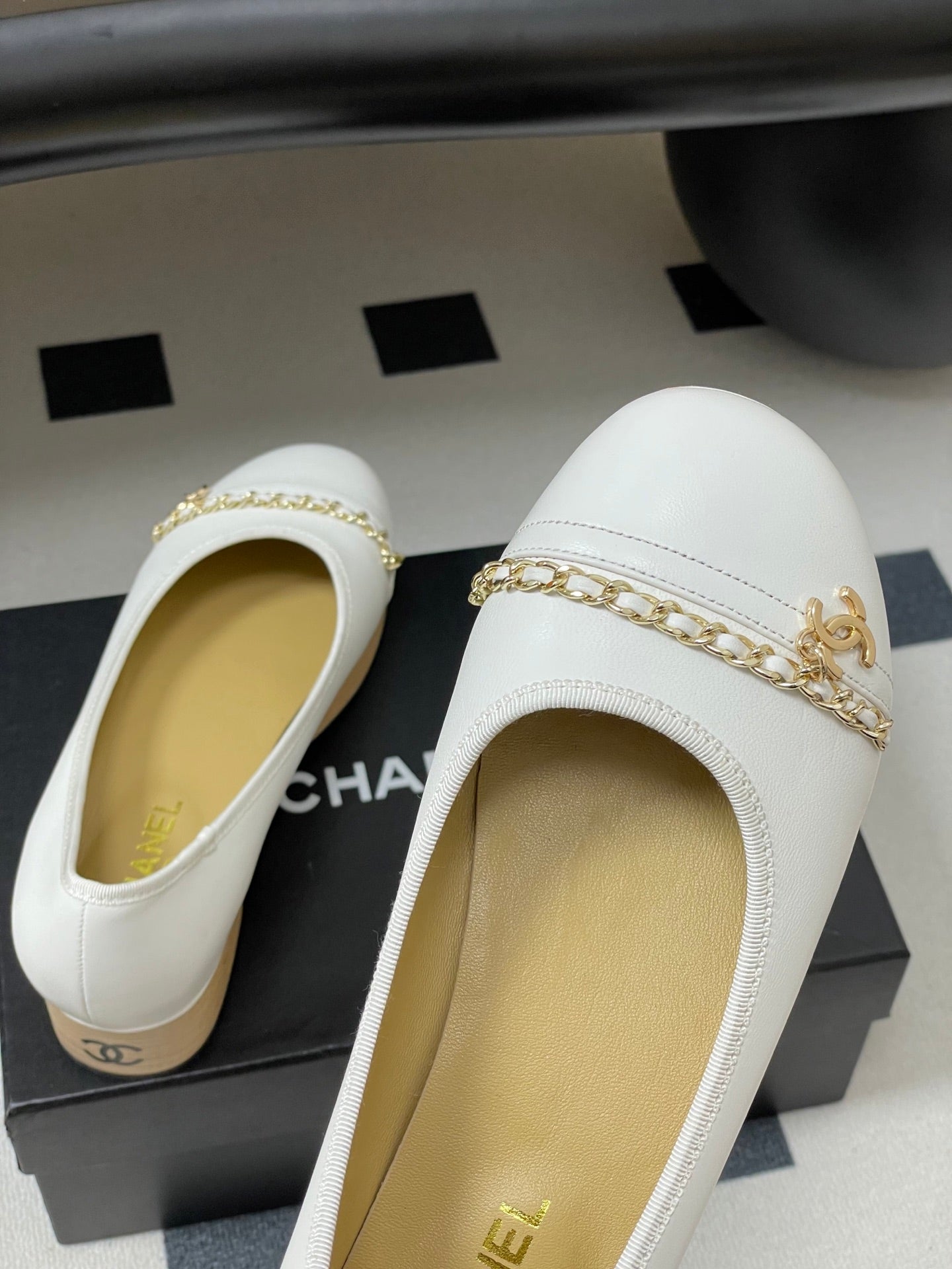 CC 25A Chain CC Thick-Soled Shoe 40mm White Sheepskin 393955