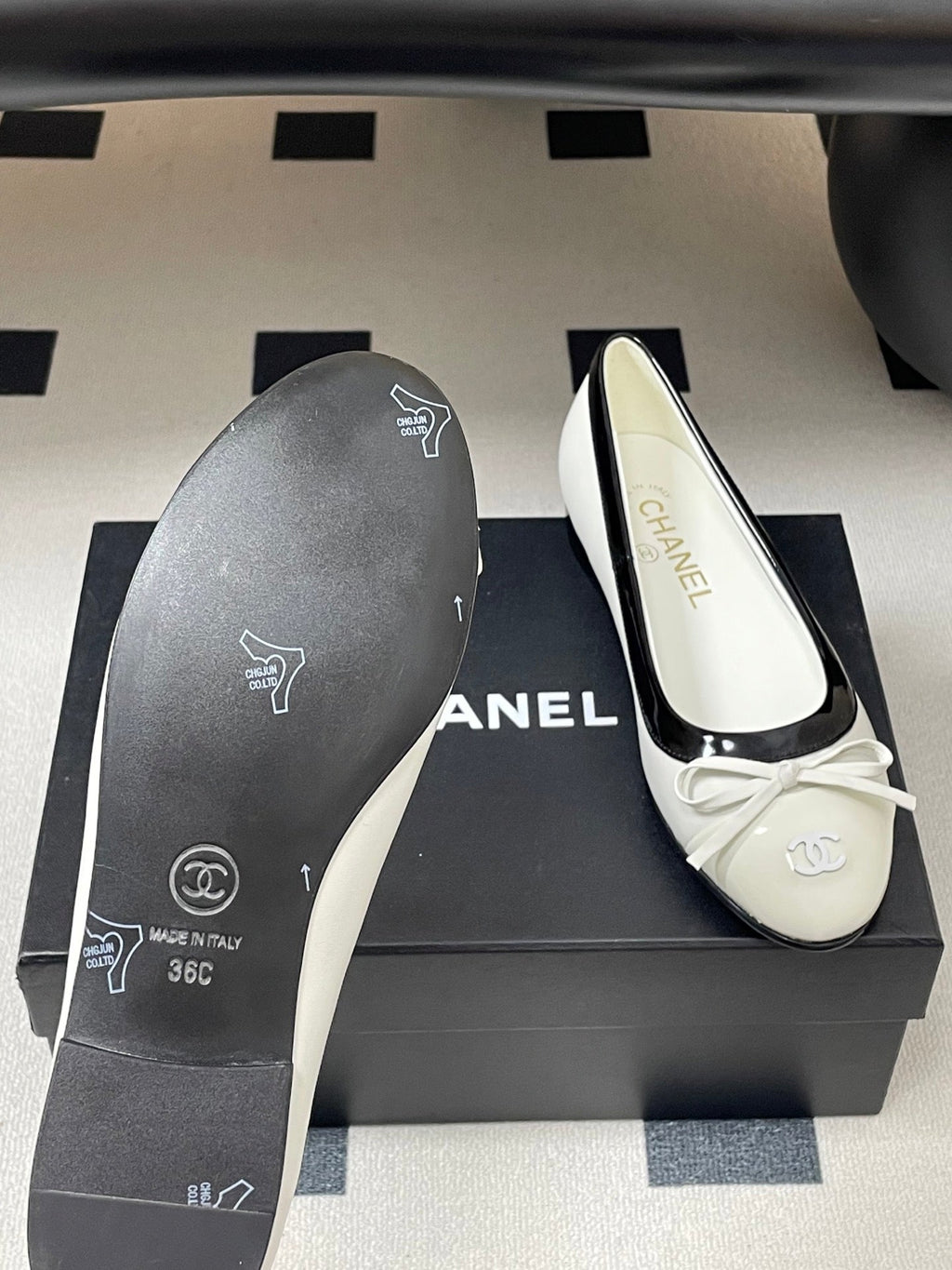 CC 25A Small Bow Ballet Flats White Mix Black Sheepskin 393966