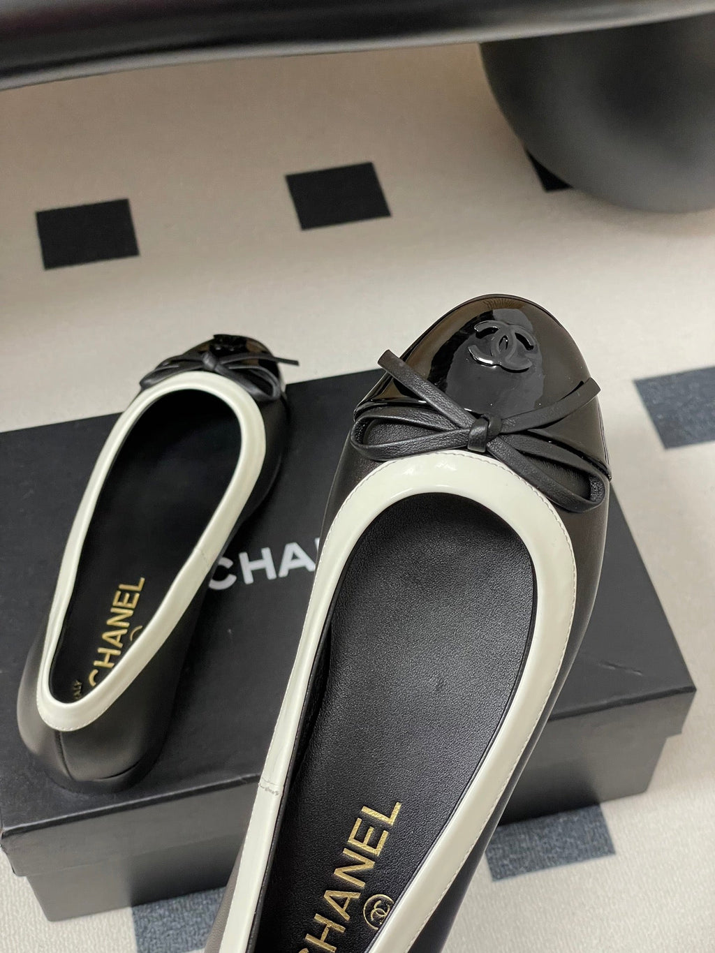 CC 25A Small Bow Ballet Flats Black Mix White Sheepskin 393967