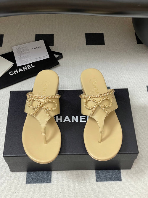CC 25B Chain Bow Flip-flops Beige Sheepskin 393985