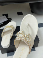 CC 25B Chain Bow Flip-flops Ivory Sheepskin 393986