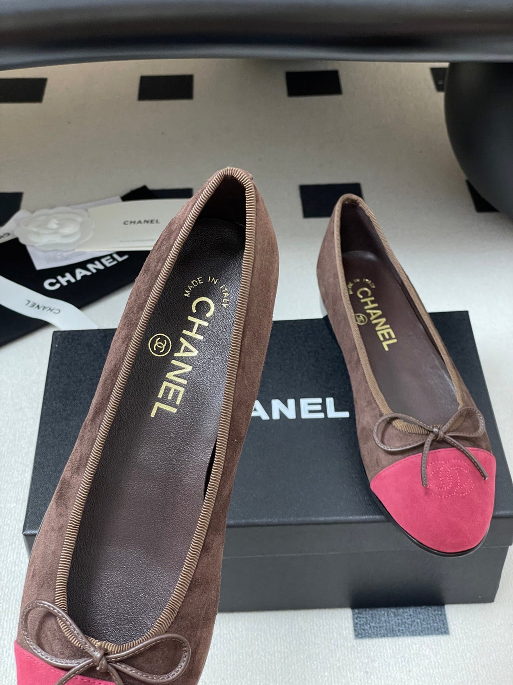 CC 25 Ballet Flat Chocolate Dark Red Suede 393996