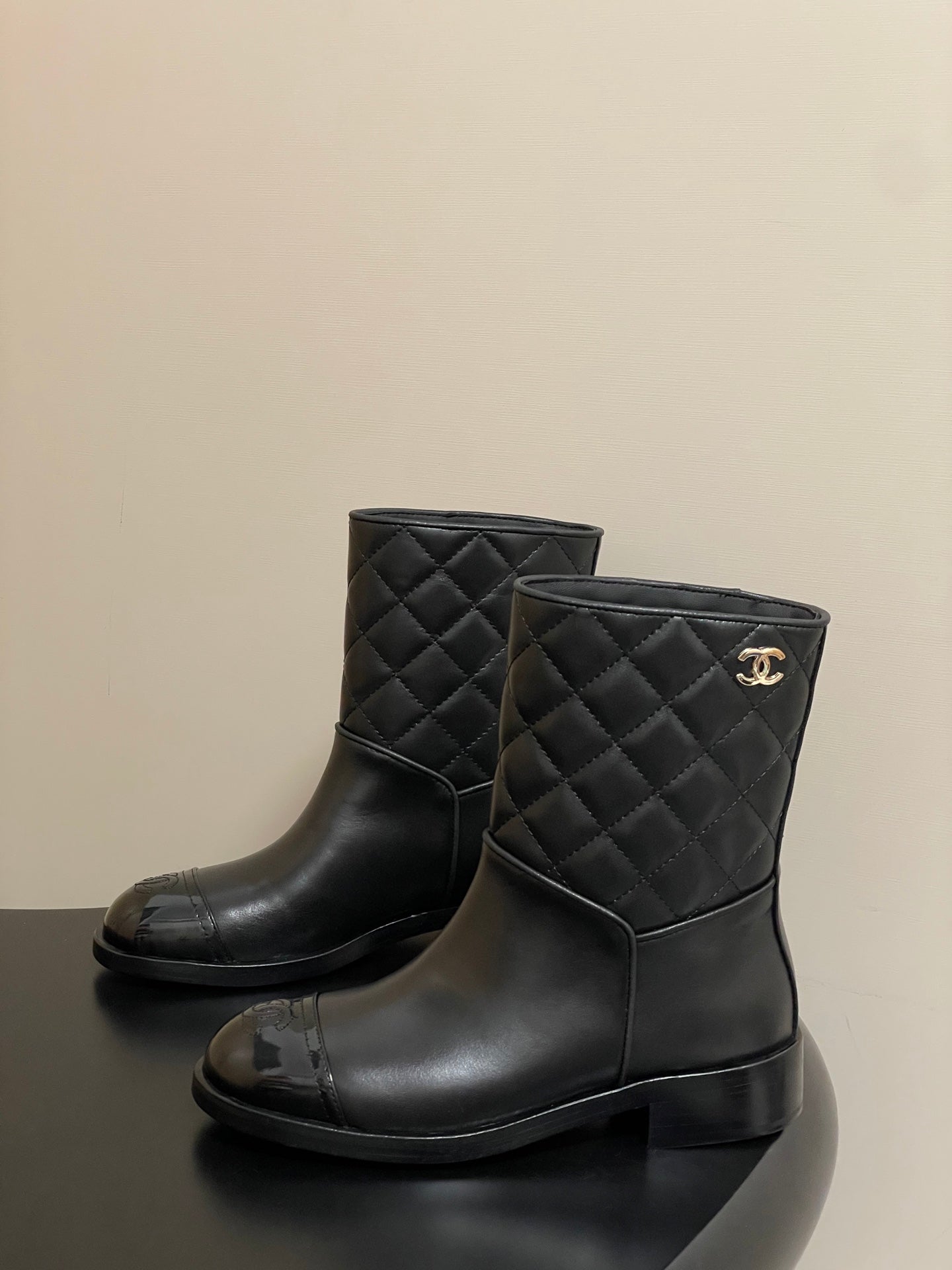 CC 25FW Double C Buckle Short Boot 25mm Black Sheepskin 423144