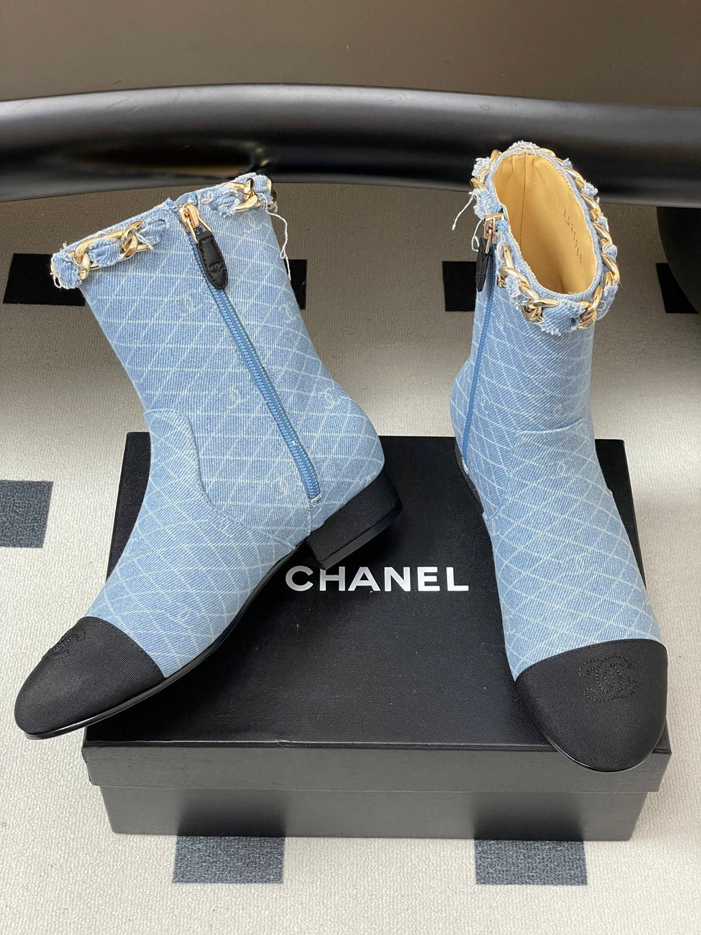 CC 25B Chain Short Boot 25mm Black Light Blue Denim 423151