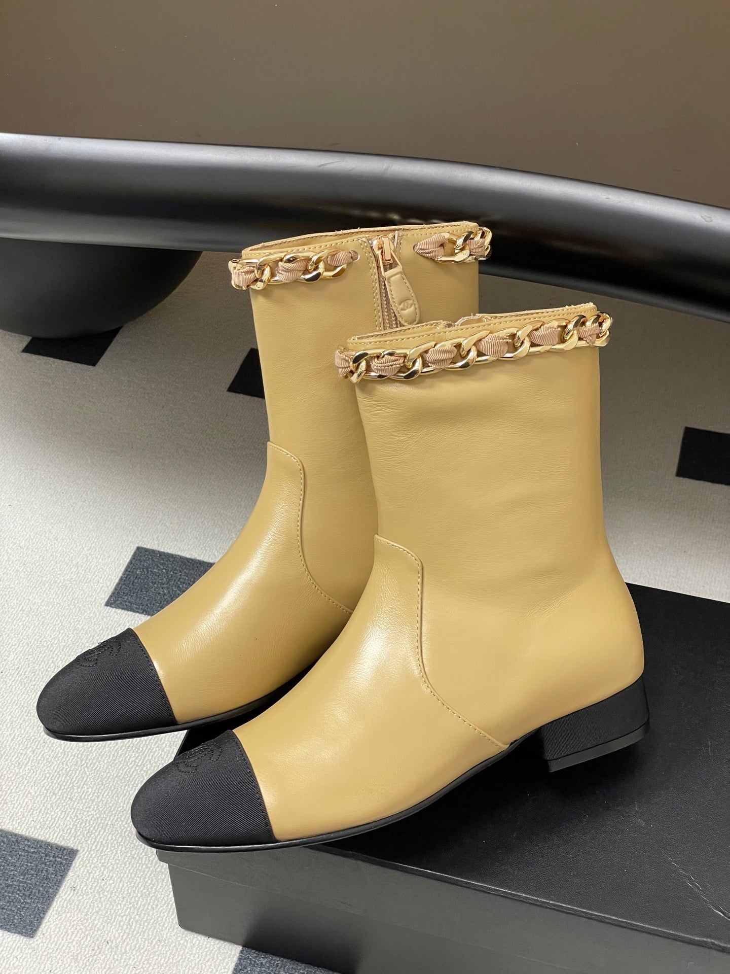 CC 25B Chain Short Boot 25mm Black Beige Denim Cowhide 423152