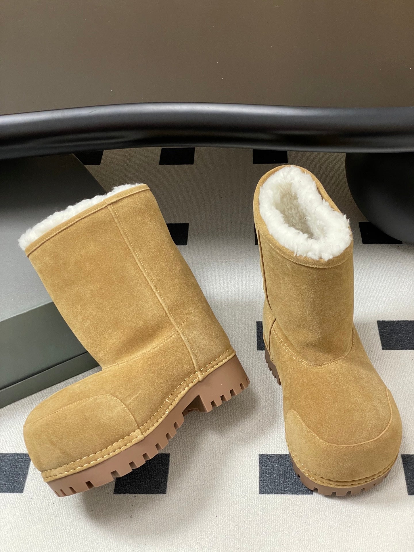 Balenciaga Low Snow Boots Beige Suede 535034