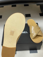 CC 26 Criss-cross Strap Slipper Beige Sheepskin 593302