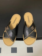 CC 26 Criss-cross Strap Slipper Black Beige Sheepskin 593304