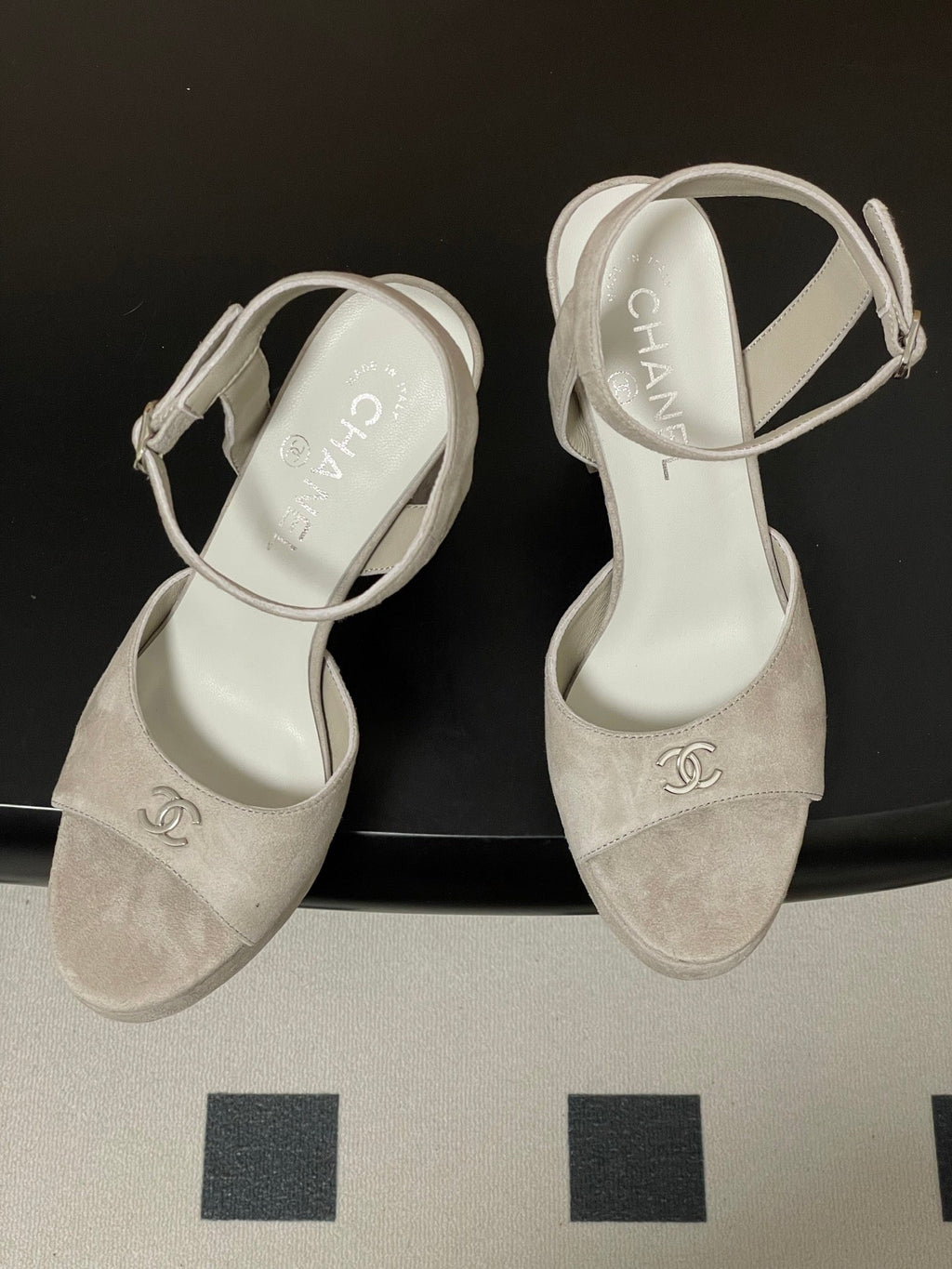 CC 26SS Platform Sandals 120mm Light Gray Double C Sheepskin Suede 632573