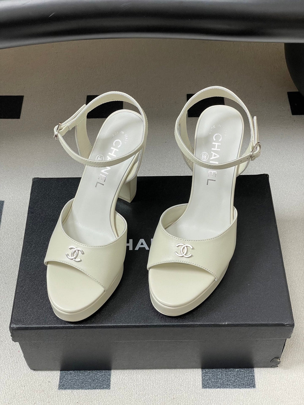CC 26SS Platform Sandals 120mm White Double C Sheepskin 632571