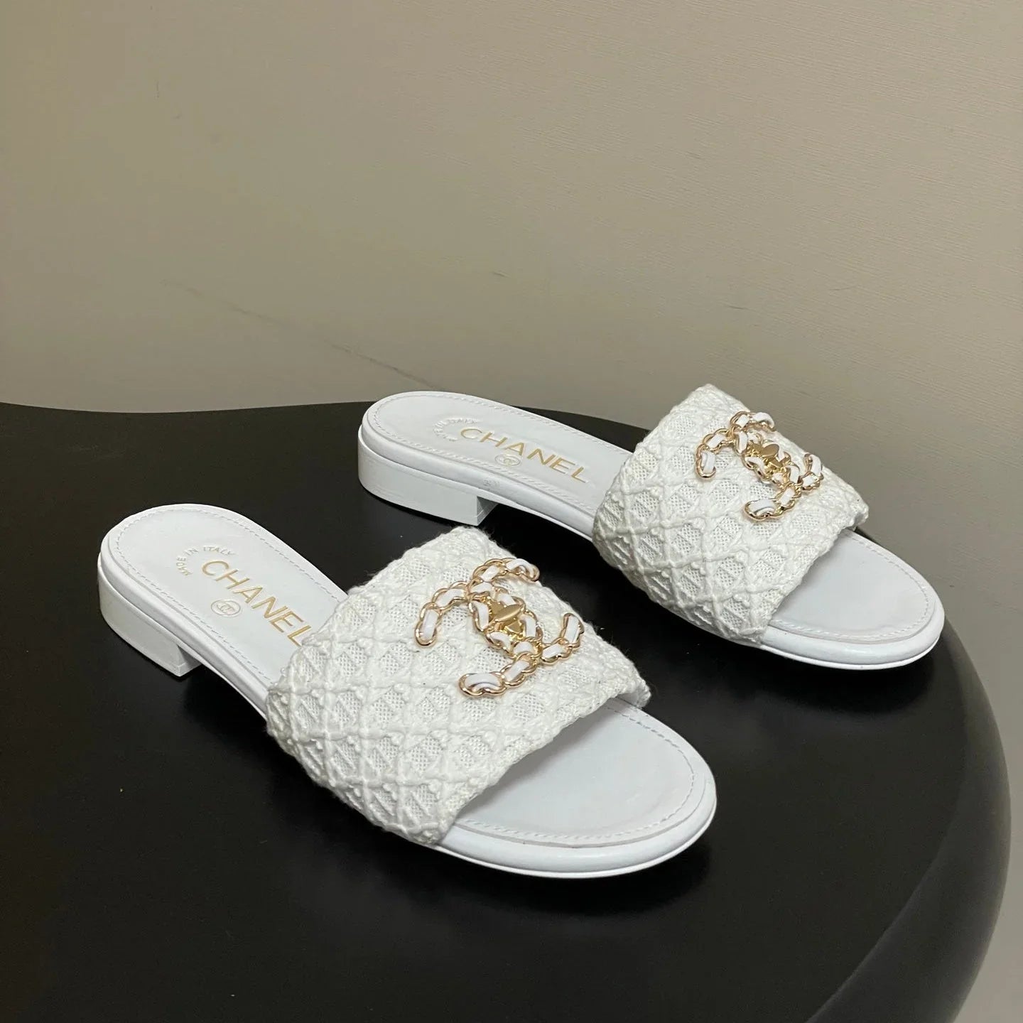 CC 26s Flat Slippers White Fabric Sheepskin 649491